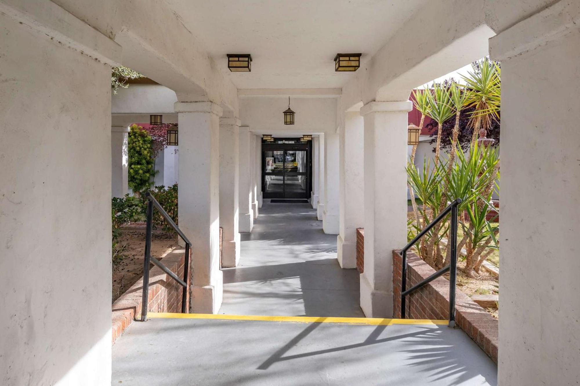 Quality Inn On Historic Route 66 Barstow Bagian luar foto