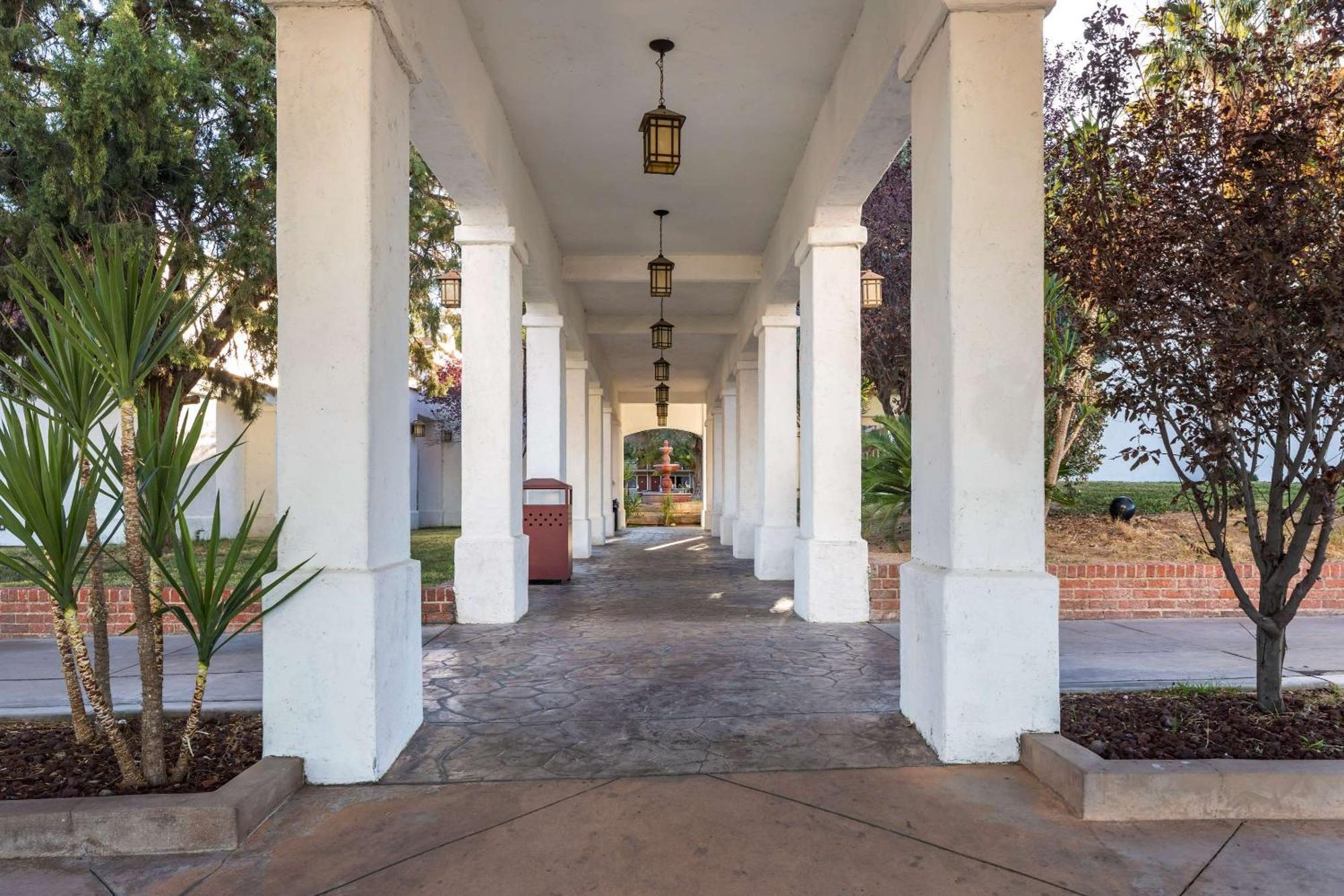 Quality Inn On Historic Route 66 Barstow Bagian luar foto